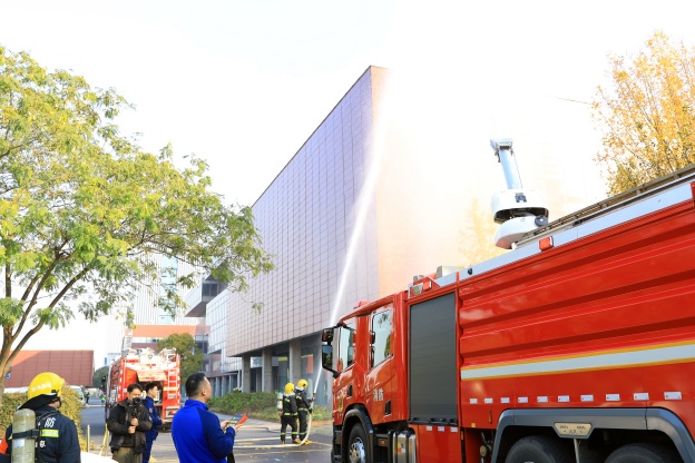 17637169481213961D7D.jpg 4.jpg